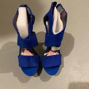 Brand New Paris Hilton Bianca Blue suede heels 8.5